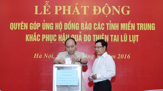 Thủ tướng tham gia buổi quyên góp, ủng hộ đồng bào miền Trung