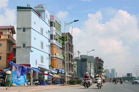 Những căn nhà kỳ dị trên đường Vành đai 1, đoạn Ô Đống Mác - đê Nguyễn Khoái.