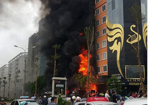 Cháy quán karaok tại đường Trần Thái Tông, Cầu Giấy khiến 13 người thiệt mạng.