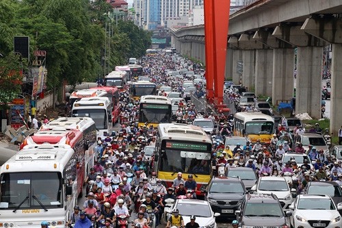 Tình trạng ùn tắc giao thông diễn ra thường xuyên tại Hà Nội.