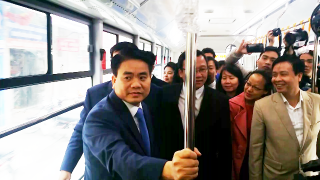 Chủ tịch UBND TP Hà Nội Nguyễn Đức Chung thị sát buýt nhanh (BRT)