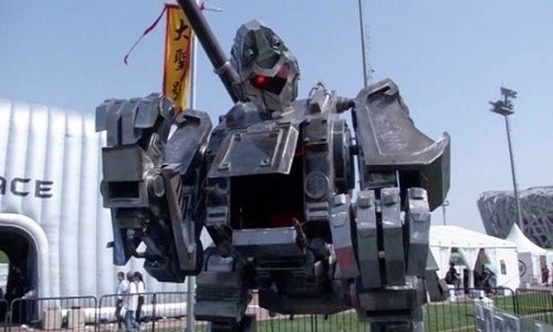Robot Tôn Ngộ Không được sản xuất tại Trung Quốc.