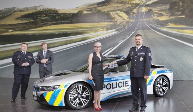 Cảnh sát CH Séc sử dụng xe BMW i8