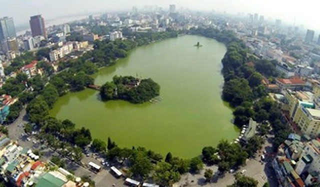 Chất lượng Hồ Hoàn Kiếm đang bị ô nhiễm khá nghiêm trọng.