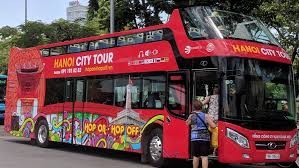 Trước đó Tổng Công ty vận tải Hà Nội cũng chính thức khai trương tuyến xe buýt 2 tầng chạy qua nhiều điểm tham quan, du lịch của Hà Nội.