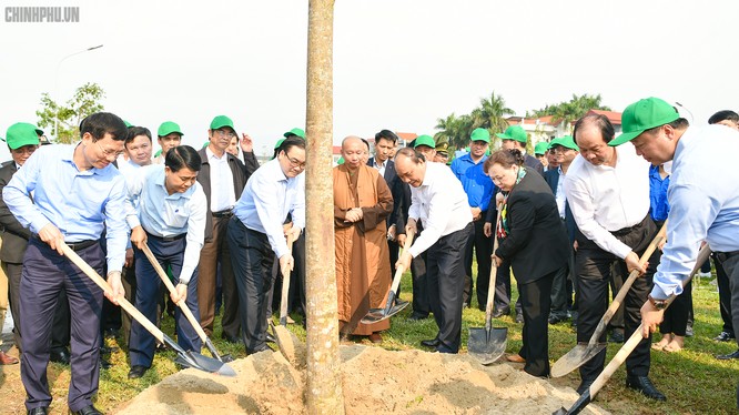 Thủ tướng dự buổi lễ phát động “Tết trồng cây đời đời nhớ ơn Bác Hồ” Xuân Kỷ Hợi năm 2019 tại Hà Nội.