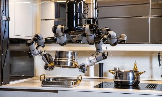 Robot Moley có thể tự nấu ăn và dọn dẹp căn bếp (Ảnh: The Guardian)