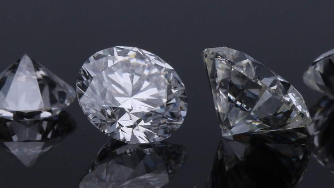 Những viên kim cương lục giác được tạo ra trong môi trường phòng thí nghiệm (Ảnh: Slash Gear)