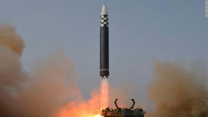 Những điều cần biết về tên lửa đạn đạo liên lục địa mới của Triều Tiên (Ảnh: CNN)