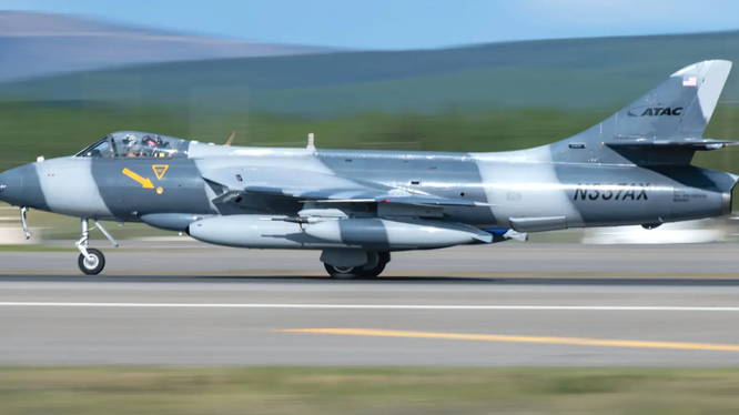Máy bay phản lực Hawker Hunter Aggressor va chạm ngoài khơi Bắc Carolina (Ảnh: The Drive)
