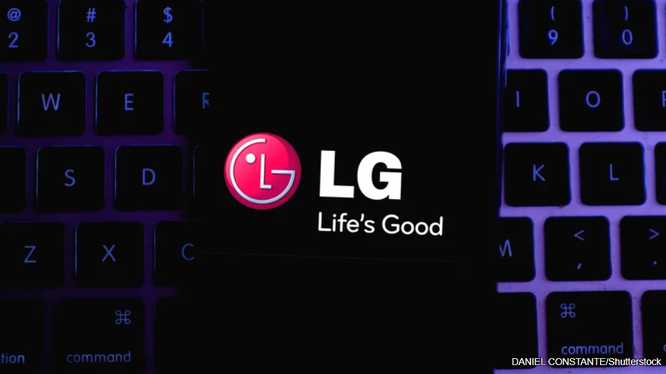 Video hé lộ chiếc điện thoại cuộn chưa từng được công bố của LG (Ảnh: Slash Gear)