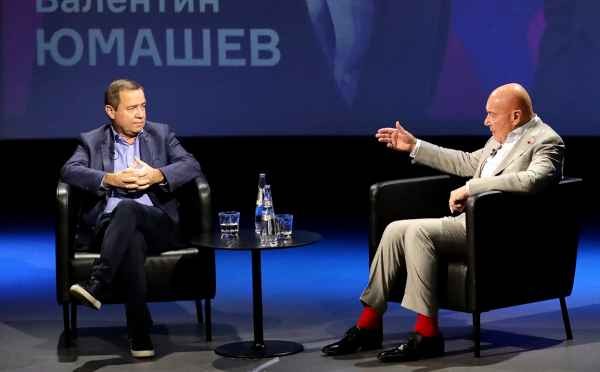 Valentin Yumashev - nguyên Chánh văn phòng của cựu Tổng thống Nga Boris Yeltsin trả lời phỏng vấn nhà báo Nga Vladimir Pozner