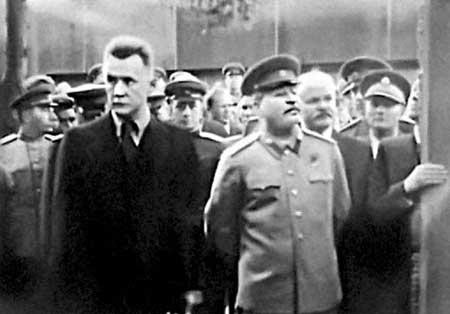  A. Kosygin (trái)-người ủng hộ sáng kiến của J.Stalin (phải) thử nghiệm áp dụng cơ chế thị trường trong quản lý kinh tế ở Liên Xô (Ảnh: TASS). 
