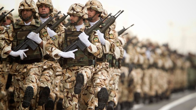 Binh sĩ quân đội Iran