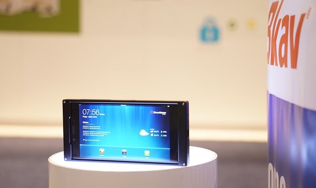 Bkav phone được giới thiệu là một sản phẩm hoàn toàn thuần Việt.