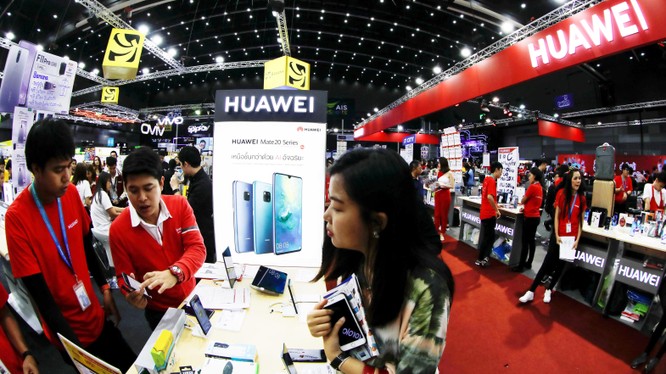 Mặc dù sự hoài nghi Huawei vẫn đang diễn ra Ấn Độ nhưng với giá thành rẻ, quy mô lớn, thật khó để chính phủ Ấn có thể cấm hoàn toàn Huawei khỏi quá trình xây dựng mạng 5G ở nước này. Ảnh: Nikkei Asian Review
