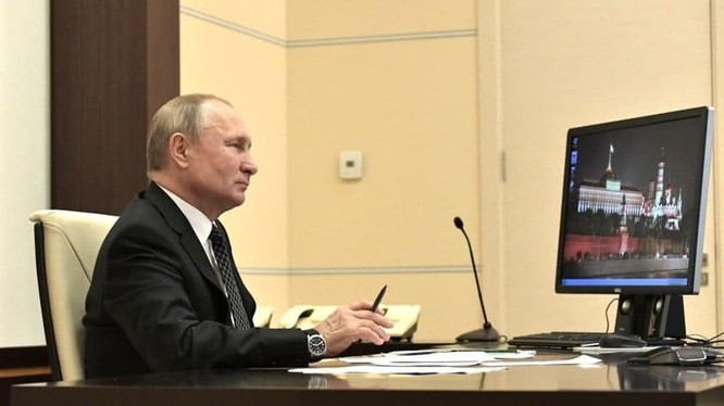 Thật khó hiểu khi Tổng thống Nga Putin vẫn sử dụng Windows XP lạc hậu. Ảnh: Gizchina