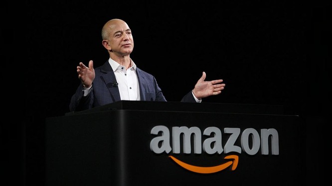 Tỉ phú Jeff Bezos bất ngờ tuyên bố rời ghế CEO Amazon. Ảnh: Deccanherald