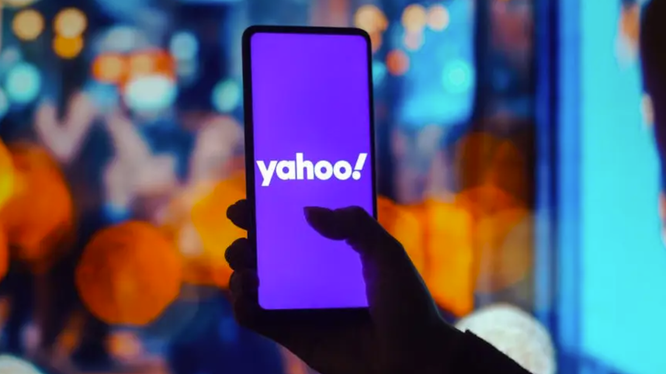 Logo Yahoo được đặt bên ngoài văn phòng của công ty ở Santa Clara, California (Ảnh: AP Photo)