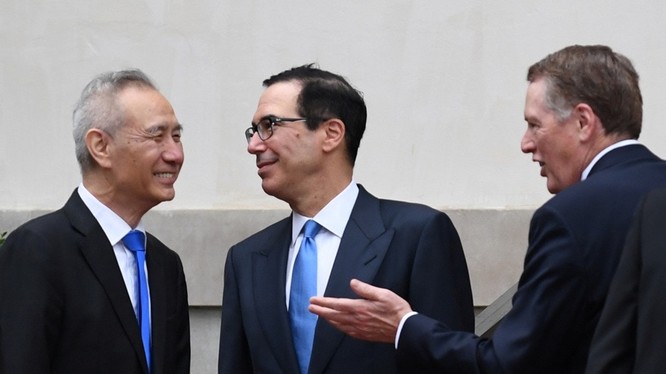 Vòng đàm phán thương mại Mỹ - Trung thứ 13 chưa bắt đầu nhưng đã có tin sẽ không đạt kết quả và Phó Thủ tướng Trung Quốc Lưu Hạc (trái) sẽ về nước sớm hơn dự kiến. Ảnh: Đa Chiều