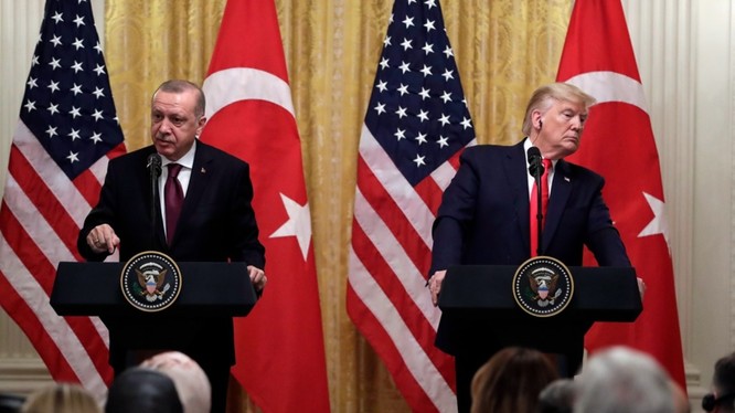 Những phát biểu của hai nhà lãnh đạo tại cuộc họp báo và các quan chức sau đó cho thấy chuyến thăm của ông Erdogan tới Mỹ không giúp giảm được căng thẳng trong quan hệ Mỹ - Thổ Nhĩ Kỳ.