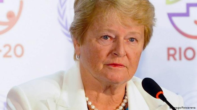Bà Brundtland, cựu Tổng giám đốc WHO đã phê phán Trung Quốc trì hoãn thông báo dịch và châu Âu phạm sai lầm đánh giá thấp virus (Ảnh: Deutsche Welle).