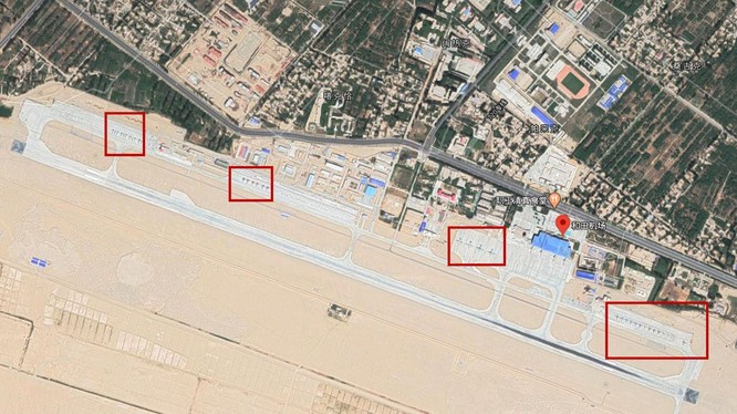 Trung Quốc triển khai nhiều máy bay quân sự các loại tới sân bay Hòa Điền ở Nam Tân Cương cách khu vực tranh chấp biên giới khoảng 300km (Ảnh: Đa Chiều).
