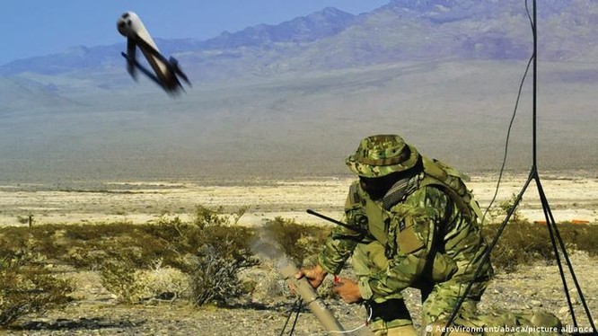 Mỹ hy vọng các UAV tự sát Phoenix Ghost và Switchblade họ viện trợ cho Ukraine sẽ có thể giúp xoay chuyển cục diện chiến trường (Ảnh: DPA).