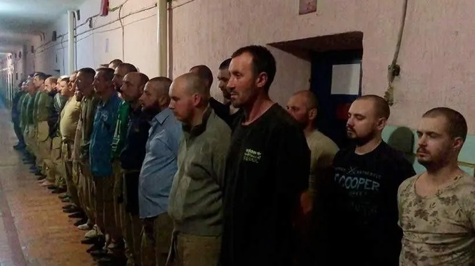 Hàng chục "lính đánh thuê nước ngoài" bị bắt tập thể ở Luhansk (Ảnh: QQ).