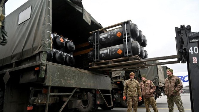 Hơn 30 ngàn quả đạn tên lửa Javelin đã được Mỹ cung cấp cho Ukraine (Ảnh: Sohu).
