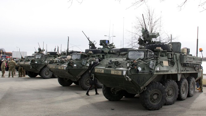 Với khoảng 100 xe bọc thép chở quân Striker được Mỹ viện trợ, Ukraine sẽ có lực lượng bộ binh cơ giới để đột kích tuyến phòng thủ Nga? (Ảnh: Sohu).