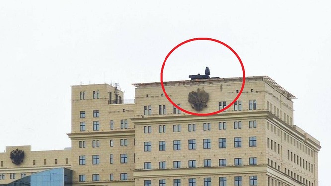 Ngày 19/1, Nga đã triển khai hệ thống phòng không Pantsir-S1 trên một số nóc tòa nhà trụ sở chính phủ ở Moscow (Ảnh: Newsweek).