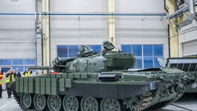 Xe tăng chủ lực T-72B hiện đại hóa của Cộng hòa Sec chuyển giao cho Ukraine. Ảnh Military Leak.
