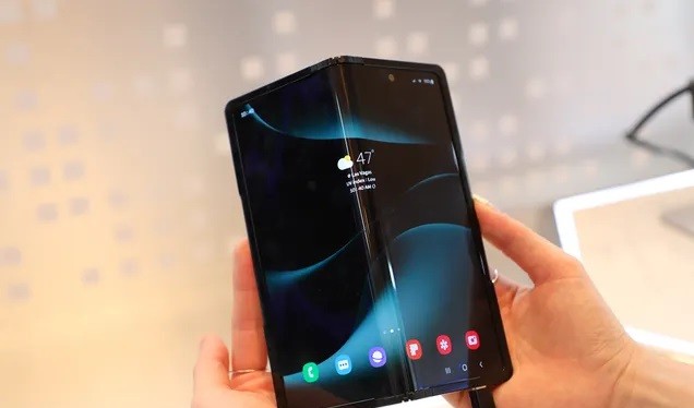 Nguyên mẫu màn hinh Samsung gập 360o mới. Ảnh Samsung Display
