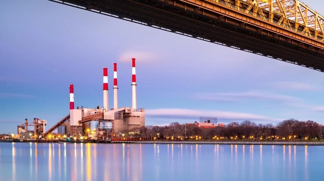 Nhà máy nhiệt điện ở New York sẽ được chuyển đổi thành trạm cung cấp điện gió ngoài khơi. Ảnh Electrek.