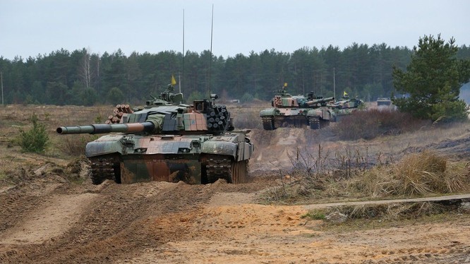 Đơn vị xe tăng Leopard -2 quân đội Ba Lan diễn tập chiến đấu. Ảnh Military Ukraine