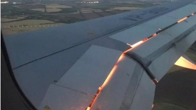 Cảnh cánh máy bay bốc cháy được các tuyển thủ Saudi Arabia ghi lại 