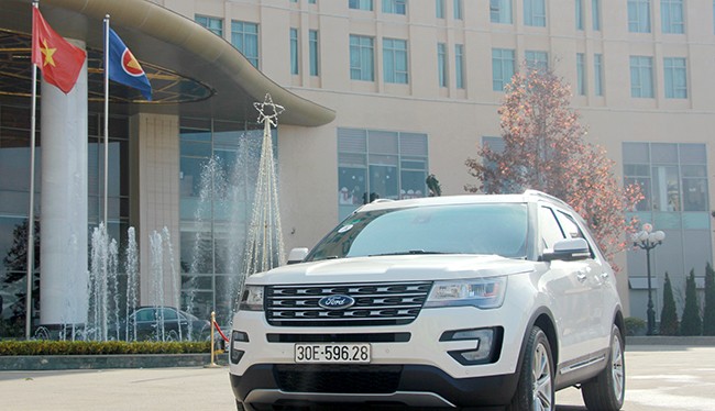 SUV hạng sang Ford Explorer được trang bị khối động cơ EcoBoost 2.3L cho khả năng vận hành mạnh mẽ tương đương với khối động cơ V6 3.0L thông thường