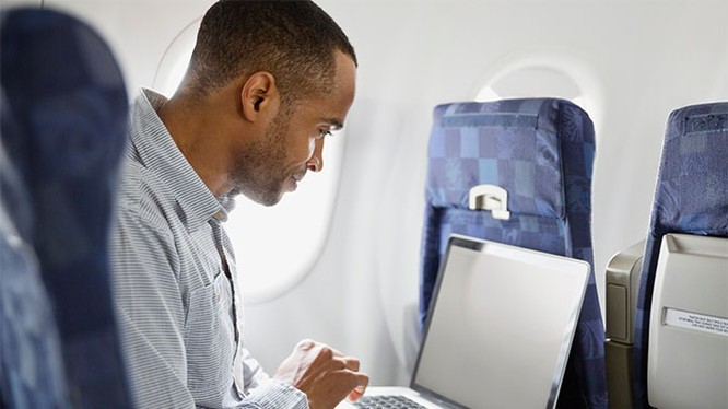 Việc cung cấp internet trên máy bay ngày càng phổ biến