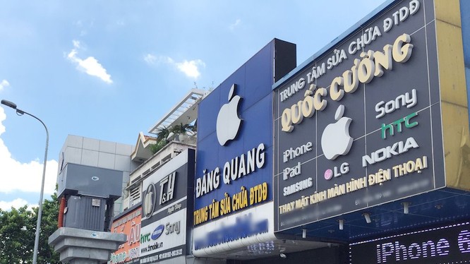 Tình trạng các cửa hàng tự ý treo logo Apple vẫn diễn ra phổ biến tại Việt Nam. Ảnh: Internet.