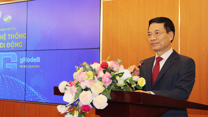 Bộ trưởng Nguyễn Mạnh Hùng phát biểu. tại Lễ ký kết hợp tác 5G giữa Viettel và Vingroup. Ảnh: Viettel.