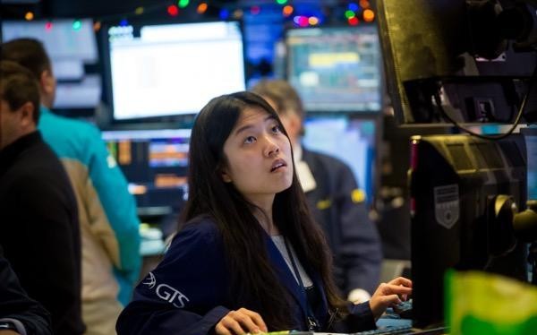Kiếm lời từ mua cổ phiếu theo tin đồn (Ảnh minh hoạ - Nguồn: Bloomberg)
