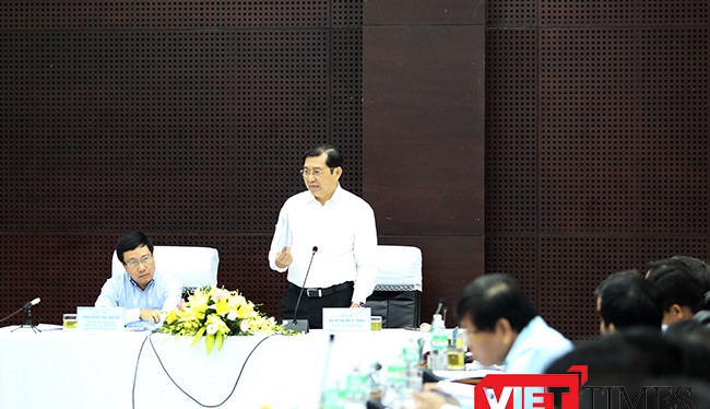 Chủ tịch UBND TP Đà Nẵng Huỳnh Đức Thơ đề đạt ý kiến với đoàn công tác Chính phủ tại buổi làm việc