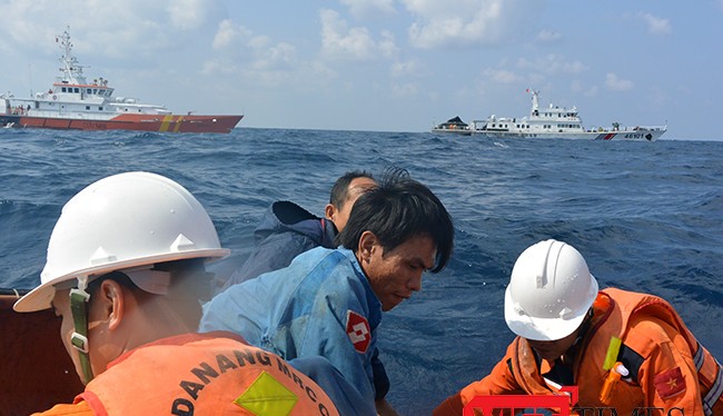 Tàu cứu hộ SAR 412 từ Đà Nẵng đã khẩn cấp lên đường cứu nạn ngư dân tàu cá QNg 94611TS bất ngờ bị nạn tại biển Hoàng Sa (Việt Nam).