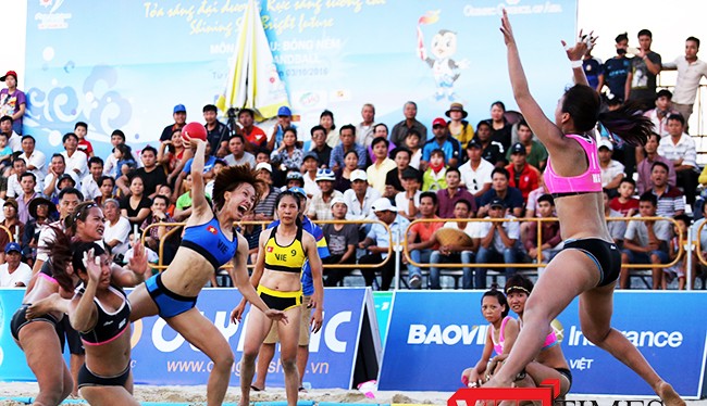 Chiều ngày 2/10, đội bóng ném nữ Việt Nam đã vượt qua đội Trung Quốc để giành ngôi vô địch tại ABG 5