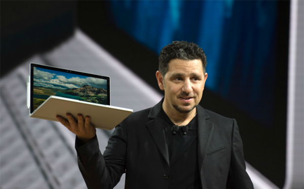 ​ Microsoft đang muốn người dùng Apple chuyển sang sử dụng sản phẩm của mình (Ảnh: AFP)