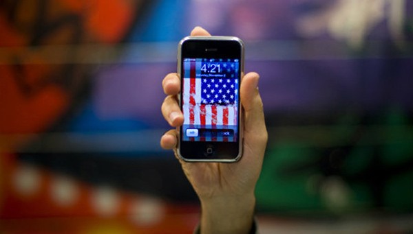 Muốn mua iPhone sản xuất tại Mỹ? Khách hàng phải chi rất nhiều tiền (ảnh: Reuters)