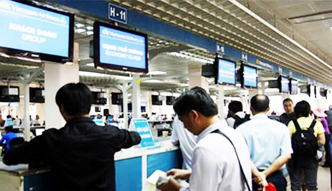 Việt Nam đã đón những du khách nước ngoài đầu tiên đến du lịch bằng thị thực điện tử sau khi Nghị định 07/2017/NĐ-CP của Chính phủ có hiệu lực từ ngày 1/2/2017.