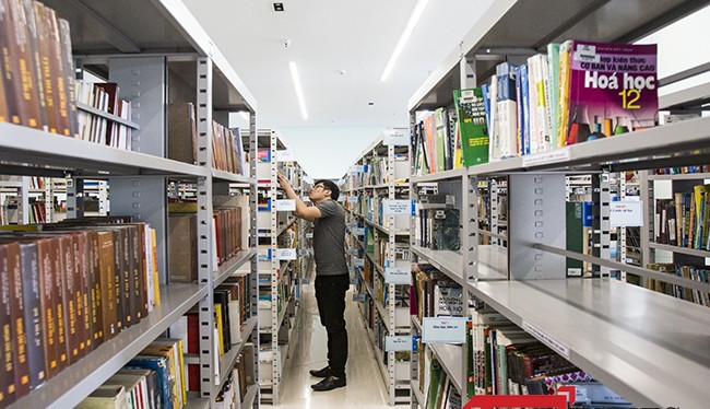 Thư viện KHTH Đà Nẵng đã áp dụng cấp thẻ thư viện điện tử cho bạn đọc và tiến tới trở thành thư viện điện tử hàng đầu cả nước.