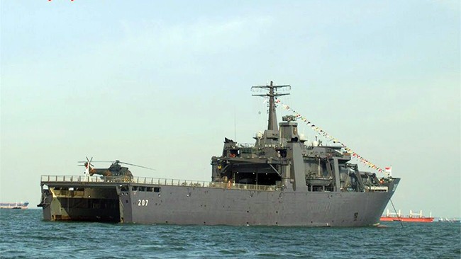 Hạm đổ bộ Hải quân Singapore tàu RSS ENDURANCE đến thăm Cam Ranh